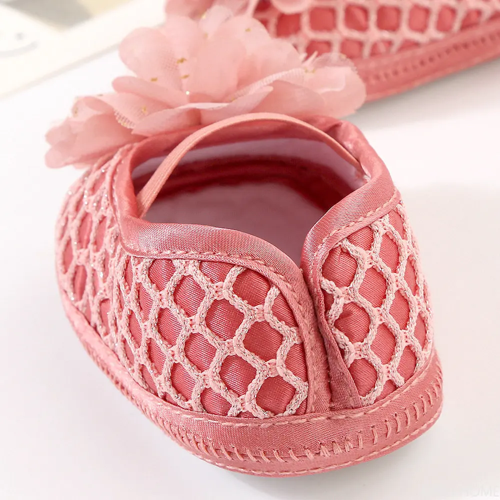 2023ブランドの新しい新生児幼児の赤ちゃんの少女夏キッズ靴ソフトソールベビーベッドPrewalker幼児の滑り止め固花初の歩行者