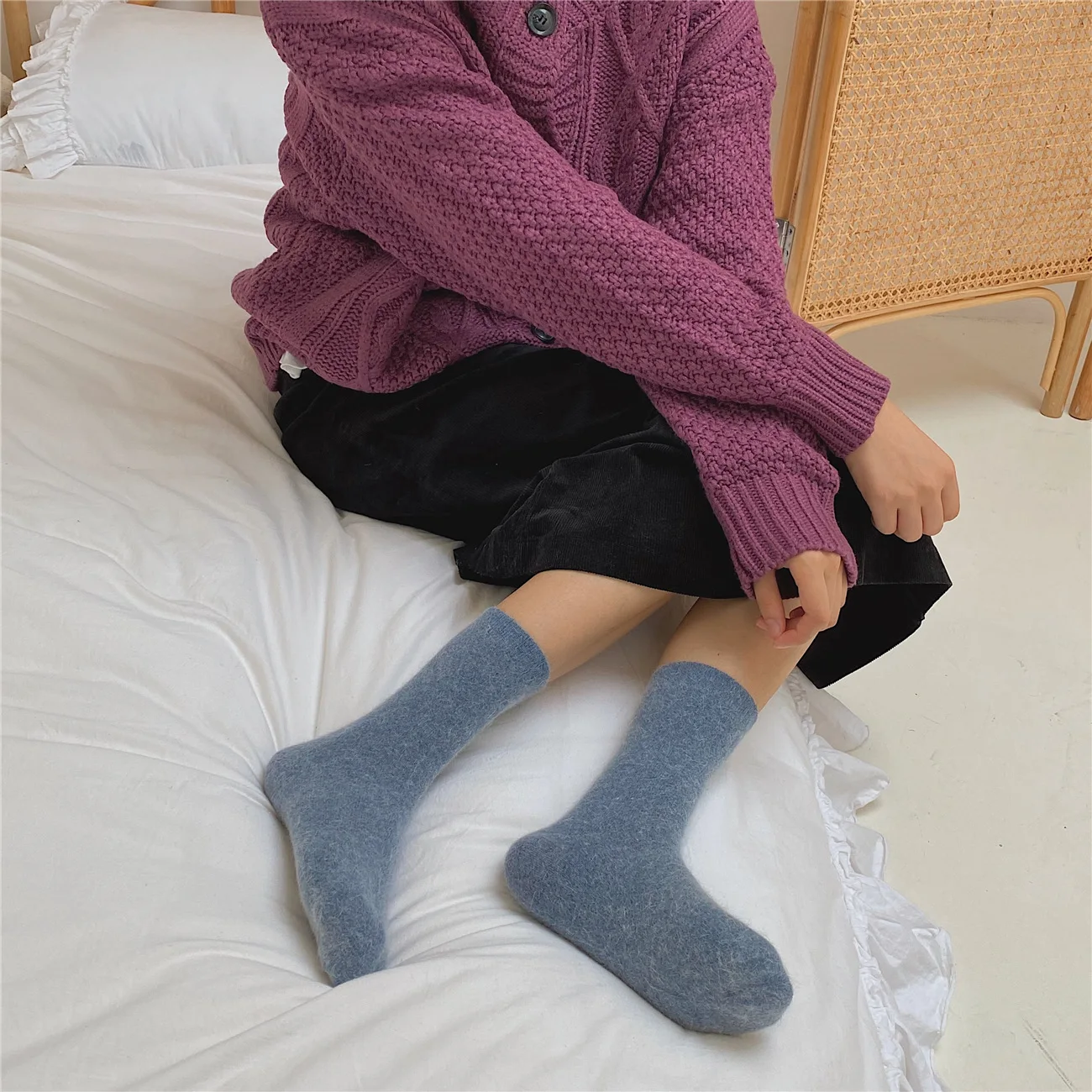冬の厚み温かい女性の靴下のファッション固体色は25%のうさぎの毛熱クルーソックスソフト温Homewear階眠ソックス